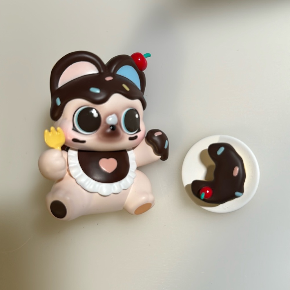 Fubobo Popmart figure